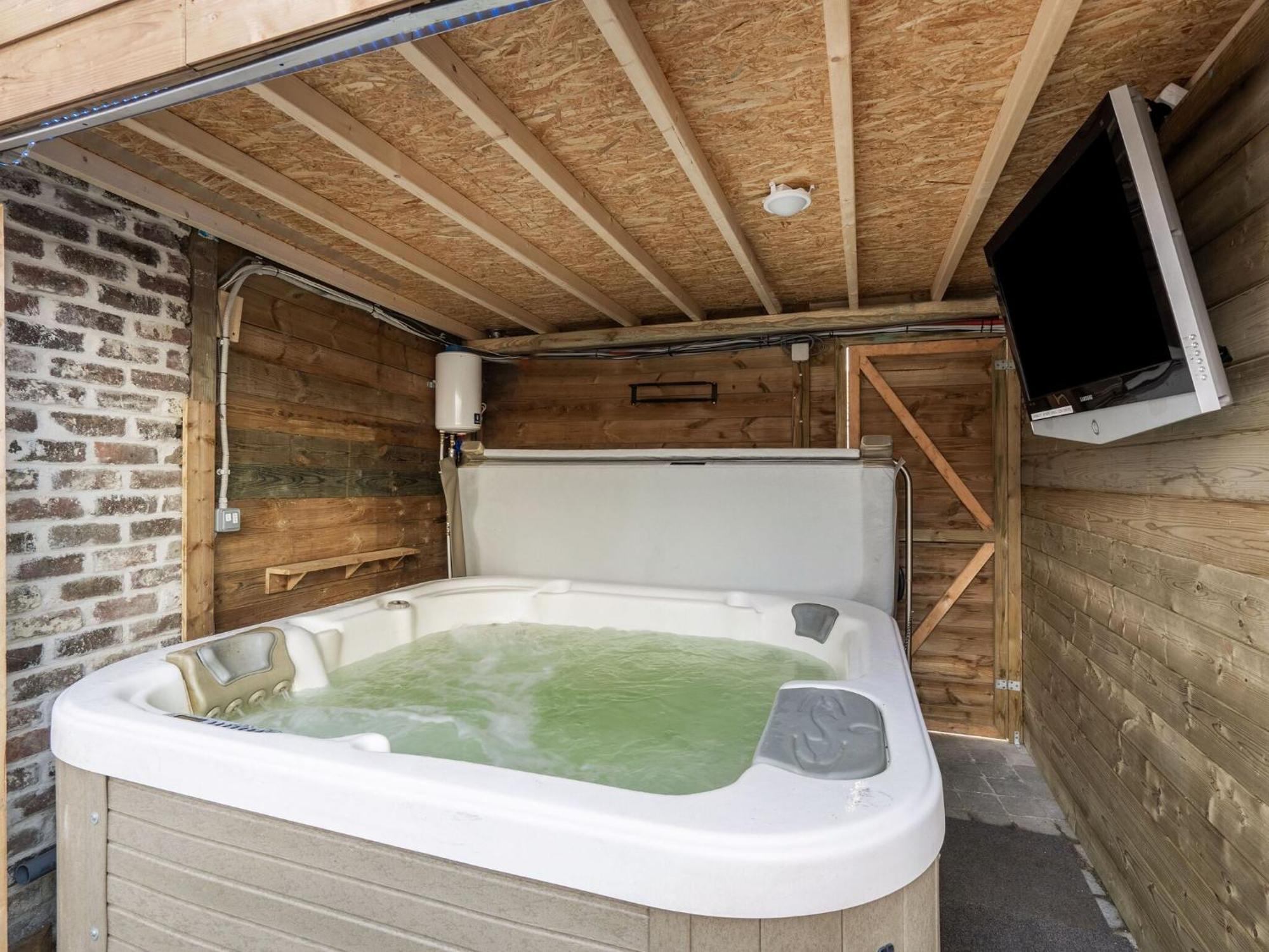 Tasteful Holiday Home In Loppem With Jacuzzi Bagian luar foto